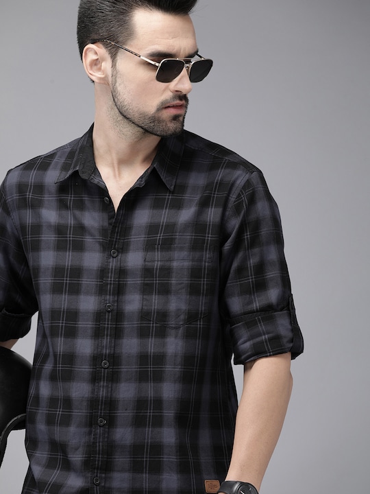 Roadster Men Black & Grey Checked 